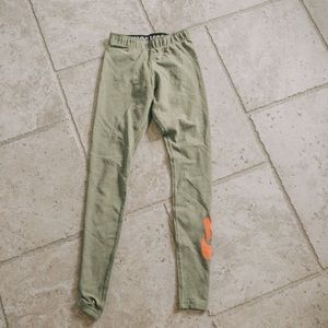 nike⚡️— green leggings with neon logo!!